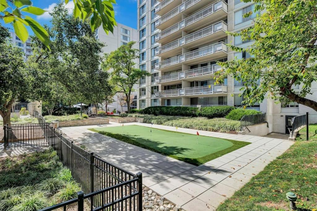 Charming Apartment At Crystal City With Amazing Amenities Arlington Kültér fotó