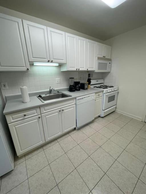 Charming Apartment At Crystal City With Amazing Amenities Arlington Kültér fotó