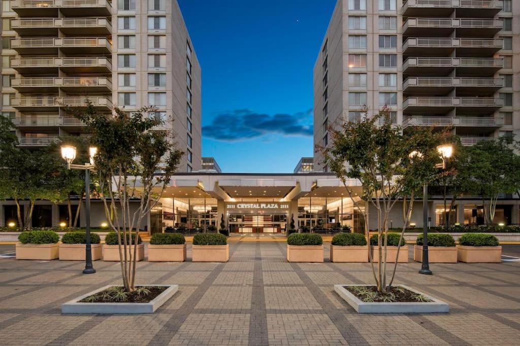 Charming Apartment At Crystal City With Amazing Amenities Arlington Kültér fotó