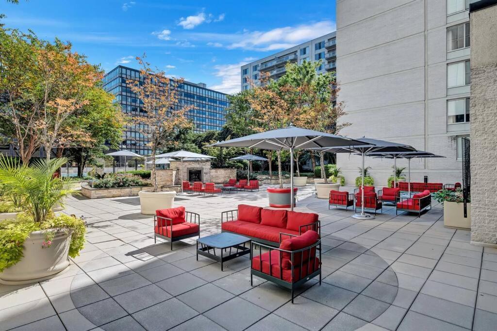 Charming Apartment At Crystal City With Amazing Amenities Arlington Kültér fotó